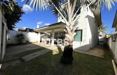 Imagem: A casa possui 4 Dormitórios, 5 Banheiros, 5 Vagas na garagem