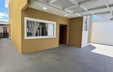 Imagem: A casa possui 3 Dormitórios, 3 Banheiros, 2 Vagas na garagem