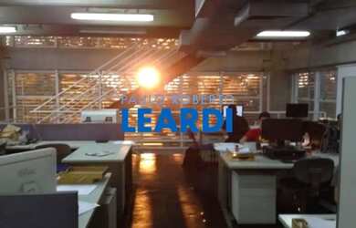 Imagem: O depósito possui 5 Vagas na garagem, 770m² de Área e está