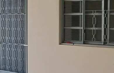 Imagem: A casa possui 2 Dormitórios, 1 Banheiro, 1 Vaga na garagem