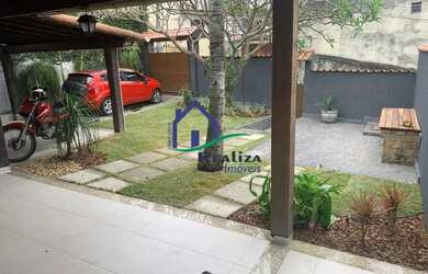 Imagem: A casa possui 3 Dormitórios, 2 Banheiros, 3 Vagas na garagem