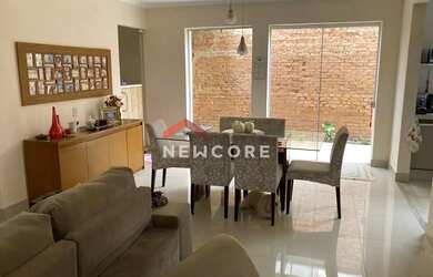 Imagem: A casa possui 3 Dormitórios, 3 Banheiros, 2 Vagas na garagem