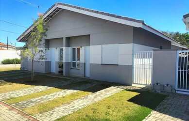 Imagem: A casa em condomínio possui 2 Dormitórios, 1 Banheiro, 2 Vagas