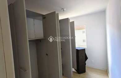 Imagem: O apartamento possui 3 Dormitórios, 1 Banheiro, 1 Vaga na garagem