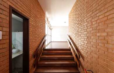 Imagem 4: Sobrado de 540 m² no Setor Sul, em frente à Clínica do Esporte