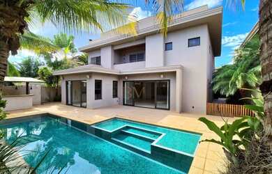 Imagem: A casa em condomínio possui 5 Dormitórios, 5 Banheiros, 5