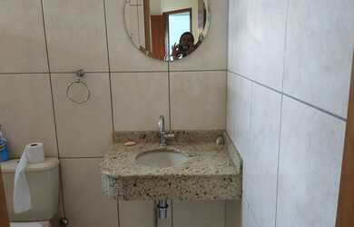 Imagem: A casa possui 3 Dormitórios, 3 Banheiros, 2 Vagas na garagem