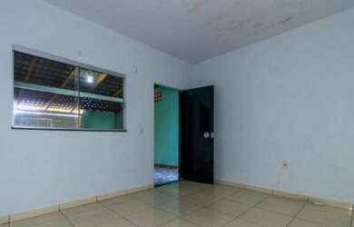 Imagem: A casa possui 2 Dormitórios, 2 Banheiros, 230m² de Área e