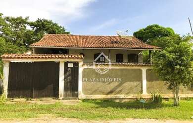 Imagem: A casa possui 2 Dormitórios, 2 Banheiros, 2 Vagas na garagem