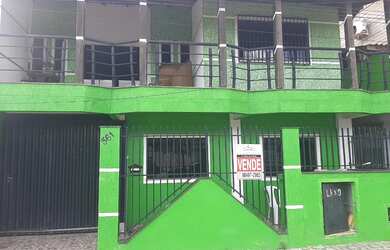 Imagem: A casa possui 2 Dormitórios, 2 Banheiros, 2 Vagas na garagem