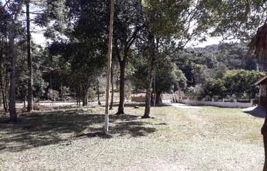 Imagem: A chácara possui 9890m² de Área, Piscina, Varanda e está