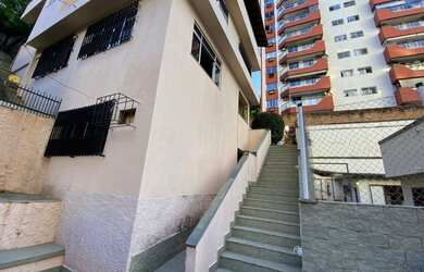 Imagem: A casa em condomínio possui 5 Dormitórios, 4 Banheiros, 350m²