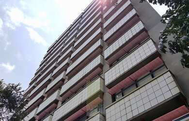 Imagem: O depósito possui 2 Vagas na garagem, 130m² de Área e está