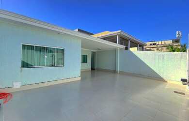 Imagem: A casa em condomínio possui 4 Dormitórios, 4 Banheiros, 4