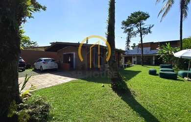 Imagem: A casa possui 5 Dormitórios, 5 Banheiros, 5 Vagas na garagem