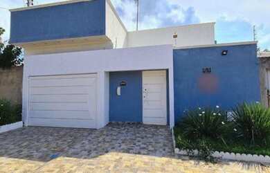 Imagem: A casa possui 4 Dormitórios, 1 Banheiro, 4 Vagas na garagem