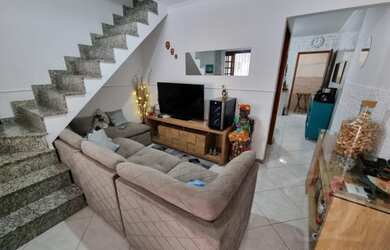 Imagem: A casa possui 2 Dormitórios, 1 Banheiro, 2 Vagas na garagem