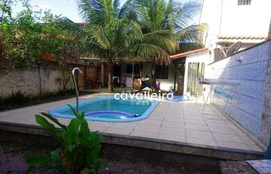 Imagem: A casa possui 3 Dormitórios, 3 Banheiros, 3 Vagas na garagem