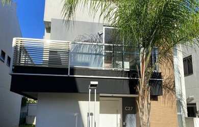 Imagem: A casa possui 3 Dormitórios, 4 Banheiros, 3 Vagas na garagem