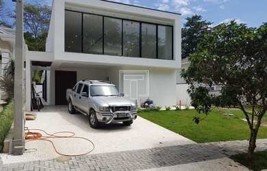 Imagem: A casa em condomínio possui 4 Dormitórios, 5 Banheiros, 2