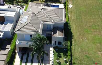 Imagem: A casa possui 5 Dormitórios, 5 Banheiros, 5 Vagas na garagem