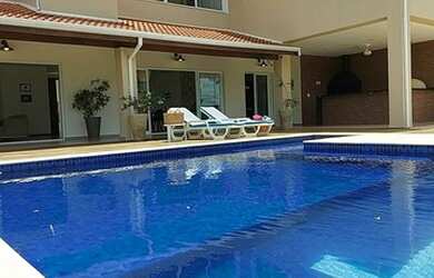 Imagem: A casa em condomínio possui 4 Dormitórios, 5 Banheiros, 5