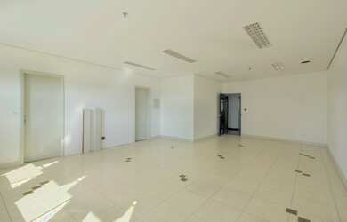 Imagem: O depósito possui 1 Vaga na garagem e 55m² de Área e está