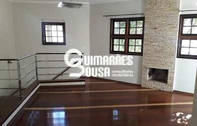 Imagem: A casa possui 3 Dormitórios, 2 Banheiros, 4 Vagas na garagem