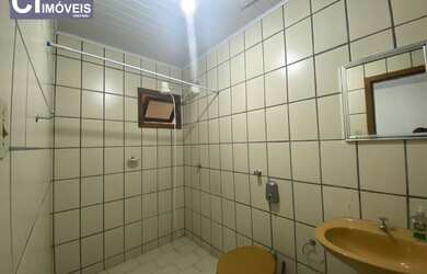 Imagem: A casa possui 4 Dormitórios, 3 Banheiros, 4 Vagas na garagem