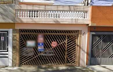 Imagem: A casa possui 3 Dormitórios, 3 Banheiros, 2 Vagas na garagem