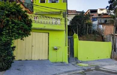 Imagem: A casa possui 2 Dormitórios, 1 Banheiro, 2 Vagas na garagem