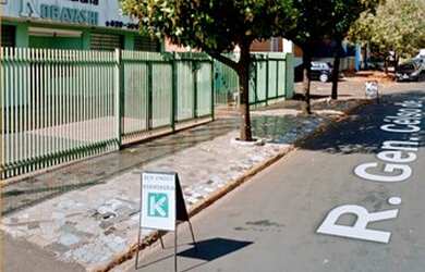 Imagem: O depósito possui 5 Vagas na garagem e 1700m² de Área e está