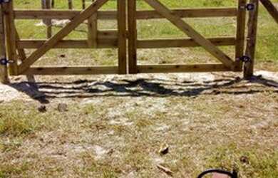 Imagem: O terreno possui 300m² de Área e está localizado em Balneário