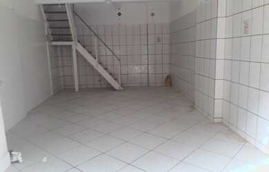 Imagem: O depósito possui 30m² de Área e está localizado em Dois