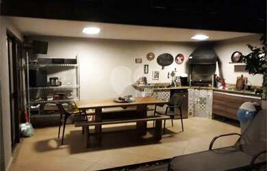 Imagem 3: Muito Charmosa. Churrasqueira, 160m² de Área, 4 Vagas na garageme3 Dormitórios