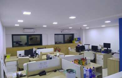 Imagem: O depósito possui 2 Vagas na garagem, 73m² de Área e está