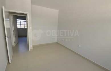 Imagem: A casa possui 3 Dormitórios, 1 Banheiro, 1 Vaga na garagem