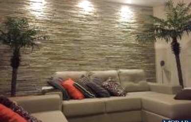 Imagem: A casa possui 2 Dormitórios, 2 Banheiros, 2 Vagas na garagem