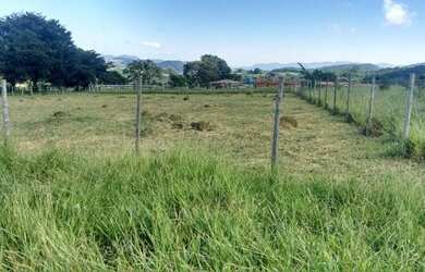 Imagem: A chácara possui 1000m² de Área e está localizado em Centro