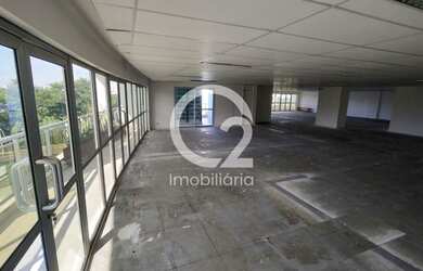 Imagem: O depósito possui 5 Vagas na garagem, 430m² de Área e está