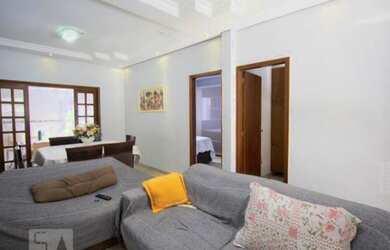 Imagem: A casa possui 3 Dormitórios, 2 Banheiros, 1 Vaga na garagem