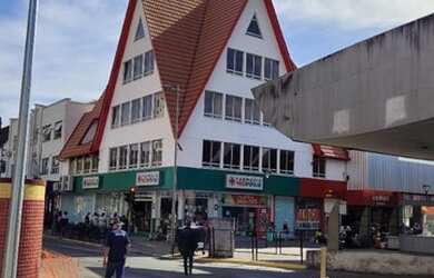 Imagem: O depósito possui 700m² de Área e está localizado em Centro