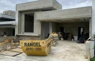 Imagem: A casa em condomínio possui 3 Dormitórios, 4 Banheiros, 4