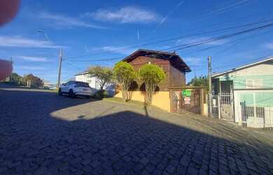 Imagem: A casa possui 3 Dormitórios, 2 Banheiros, 158m² de Área e