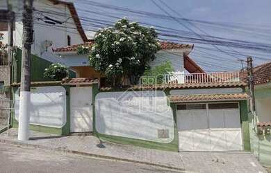 Imagem: A casa possui 3 Dormitórios, 2 Banheiros, 1 Vaga na garagem