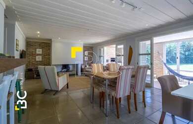 Imagem: A casa em condomínioe possui 3 Dormitórios, 4 Banheiros, 4