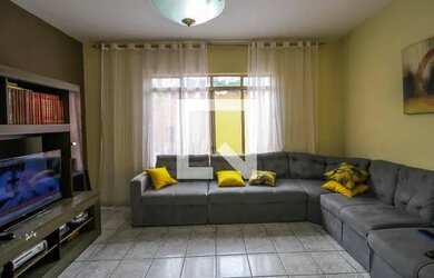 Imagem: A casa possui 4 Dormitórios, 4 Banheiros, 4 Vagas na garagem