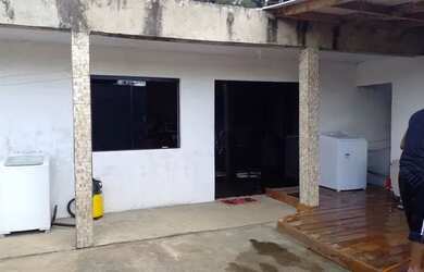 Imagem: A casa possui 3 Dormitórios, 1 Banheiro, 4 Vagas na garagem