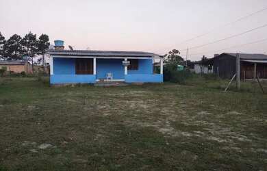 Imagem: A casa possui 5 Dormitórios, 1 Banheiro, 1 Vaga na garagem