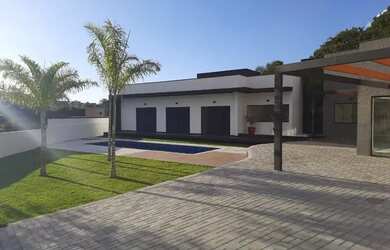 Imagem: A casa em condomínio possui 3 Dormitórios, 4 Banheiros, 3